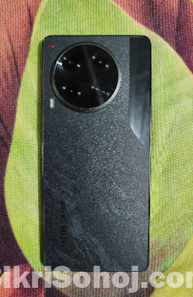 Tecno Camon 30
